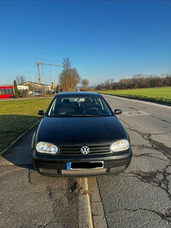 Schwarz Gebraucht 2002 VW Golf Basis Limousine | 2.400 € (Fairer Preis) - Bild 1/4