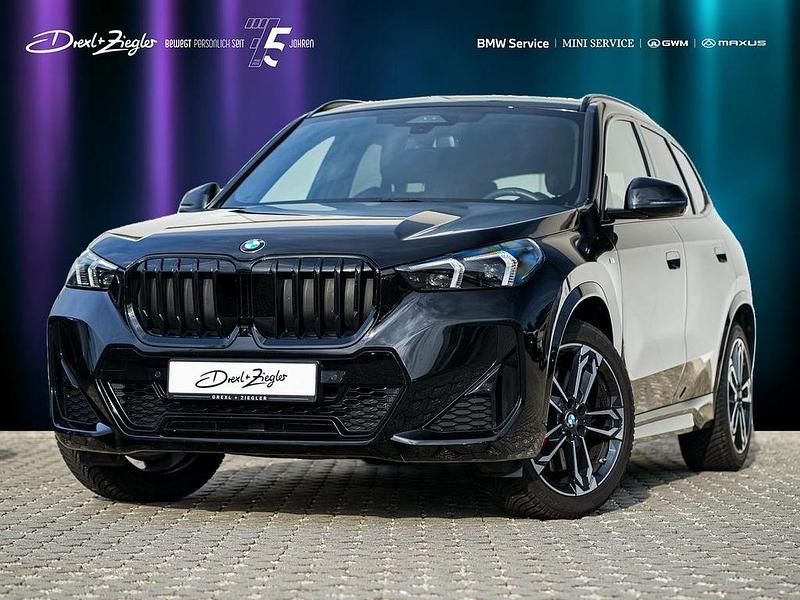 Saphirschwarzmetallic Gebraucht 2025 BMW X1 Luxury Line SUV | 43.980 € (Teuer) - Bild 1/4