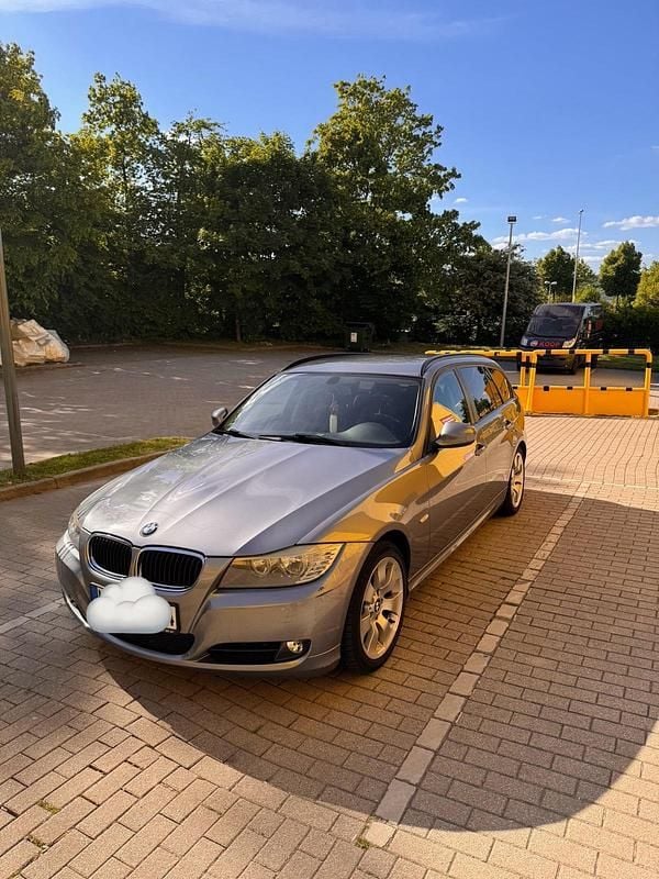 Silber Gebraucht 2010 BMW 318 Kombi | 3.200 € (Superpreis) - Bild 1/4