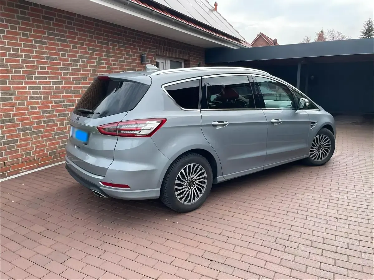 Gebraucht Ford S-MAX Titanium 190 PS (139 kW) 2020 Grau Van / Kleinbus