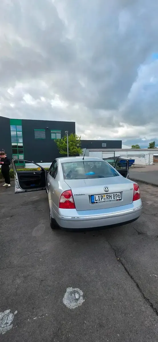 Gebraucht VW Passat 131 PS (96 kW) 2002 Grau Limousine