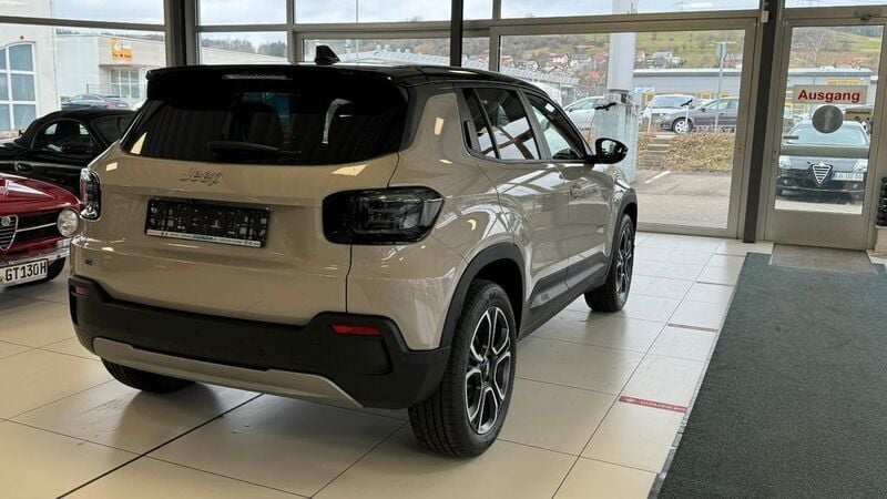 Neu Jeep Avenger EV Summit 114 kW (156 PS) 2025 Beige SUV