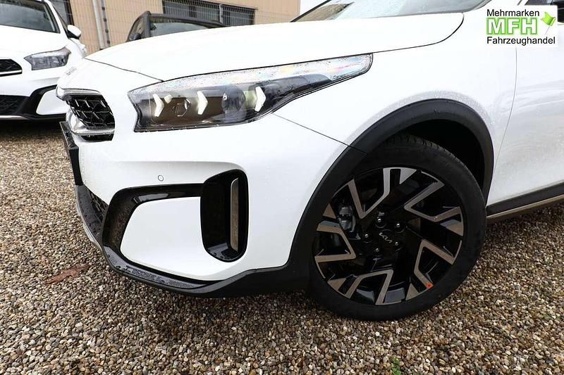 Neu Kia XCeed 150 PS (110 kW) 2025 Deluxeweiß metallic SUV