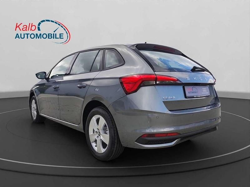 Neu Skoda Scala Selection 95 PS (69 kW) 2025 Grau Kleinwagen