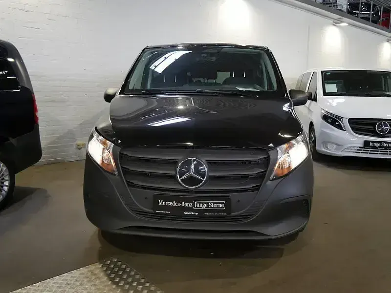 Gebraucht Mercedes Vito 163 PS (119 kW) 2025 Schwarz Van