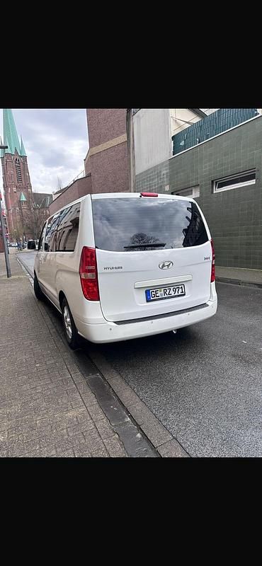 Gebraucht Hyundai H-1 170 PS (125 kW) 2009 Weiß Van / Kleinbus