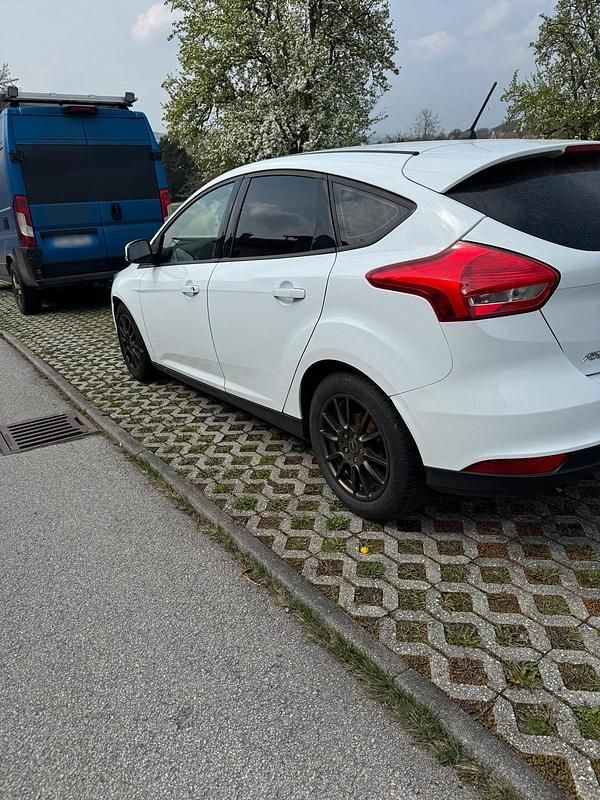 Usata Ford Focus 105 CV (77 kW) 2017 Bianco Station wagon