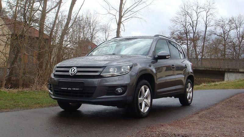 Gebraucht VW Tiguan Trendline 140 PS (102 kW) 2012 Grau SUV