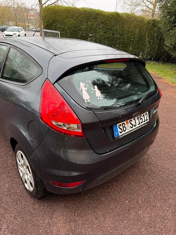 Gebraucht Ford Fiesta 85 PS (62 kW) 2010 Grau Kleinwagen