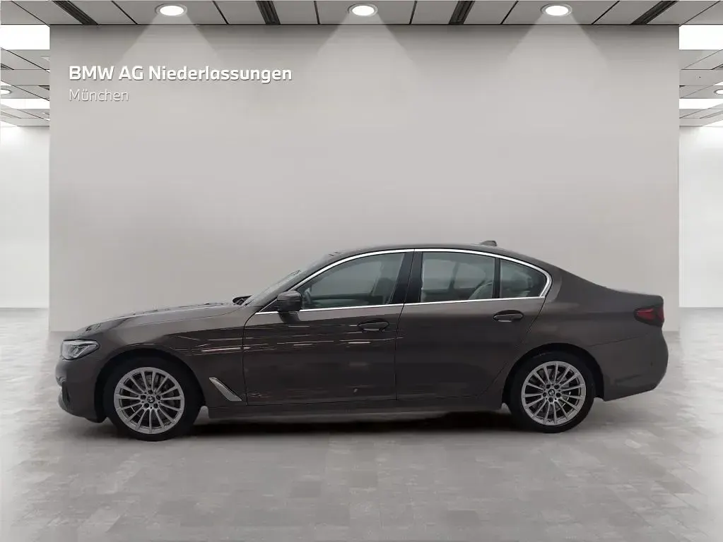 Gebraucht BMW 540 333 PS (244 kW) 2021 Grau Limousine