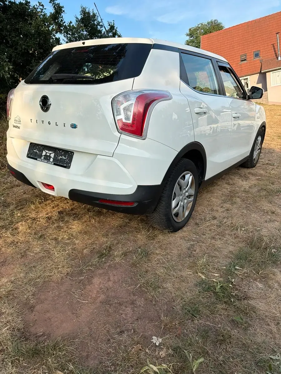 Gebraucht SsangYong Tivoli 116 PS (85 kW) 2016 Weiß SUV