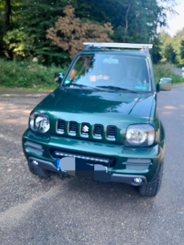 Grün Gebraucht 2012 Suzuki Jimny SUV | 13.900 € (Teuer) - Bild 1/4