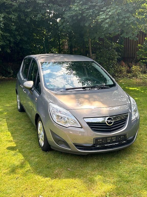 Braun Gebraucht 2013 Opel Meriva Active Van / Kleinbus | 5.700 € (Guter Preis) - Bild 1/4