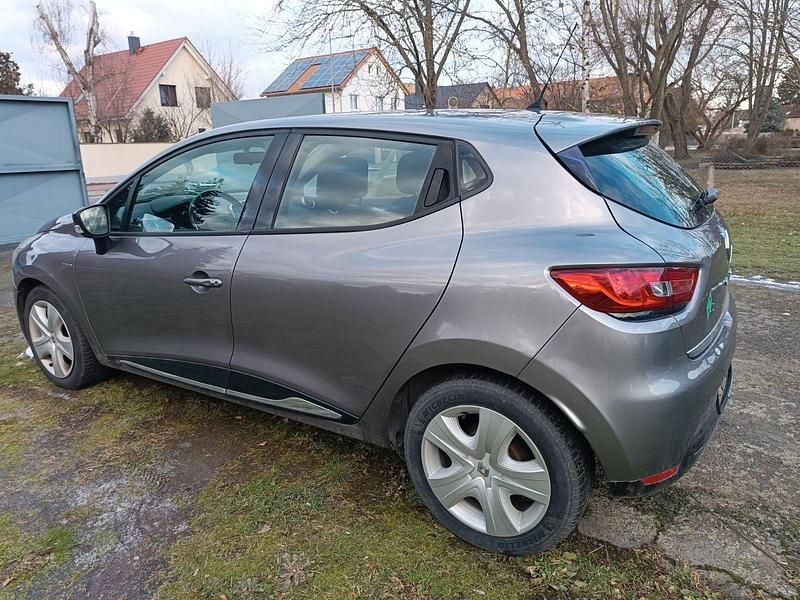 Gebraucht Renault Clio IV LIMITED 73 PS (53 kW) 2016 Grau Kleinwagen