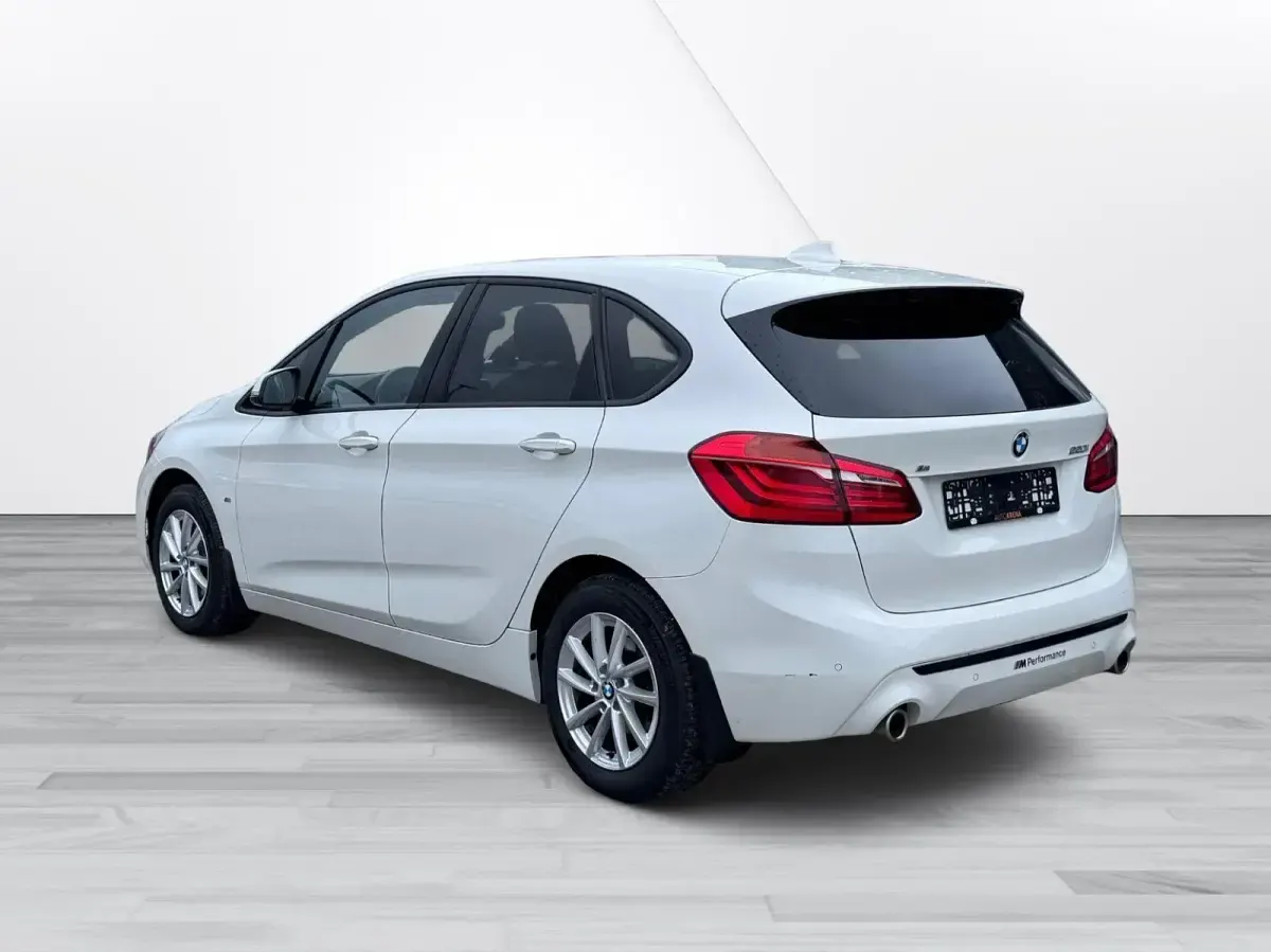 Gebraucht BMW 220 Active Tourer Sport Line 192 PS (141 kW) 2018 Weiß Van / Kleinbus