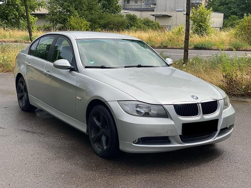 Gebraucht BMW 318 130 PS (95 kW) 2007 Silber Limousine