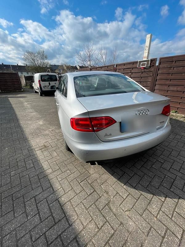 Gebraucht Audi A4 160 PS (117 kW) 2010 Silber Limousine