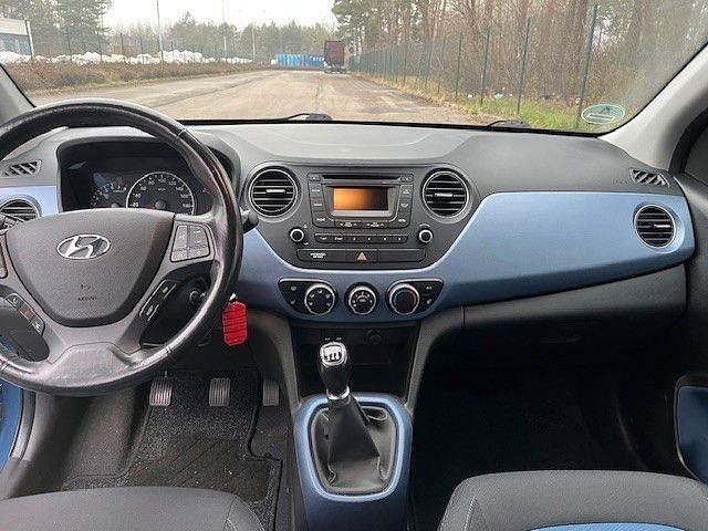 Gebraucht Hyundai i10 Edition 87 PS (63 kW) 2014 Blau Kleinwagen