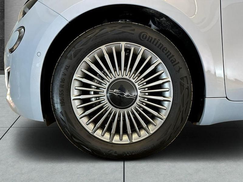 Gebraucht Fiat 500e Tech 69 kW (95 PS) 2023 Himmel blau Kleinwagen