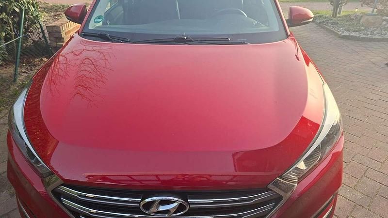 Gebraucht Hyundai Tucson 141 PS (103 kW) 2017 Rot SUV