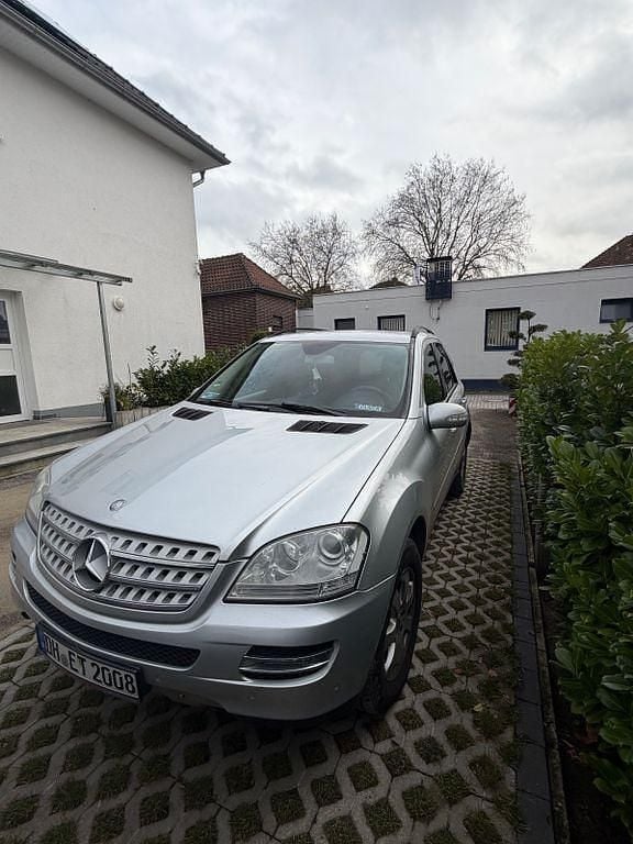Silber Gebraucht 2007 Mercedes ML320 SUV | 6.990 € (Fairer Preis) - Bild 1/4