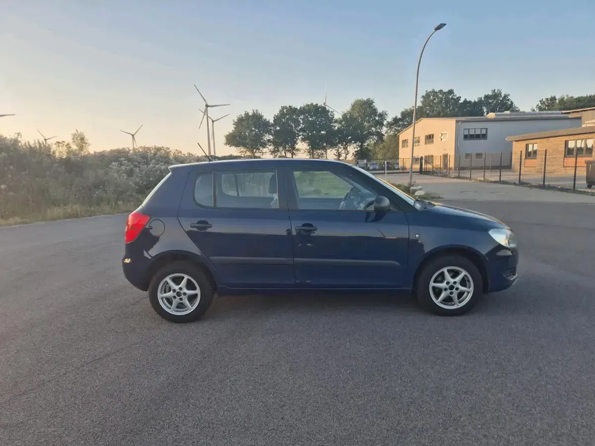 Gebraucht Skoda Fabia Cool Edition 60 PS (44 kW) 2012 Blau Limousine