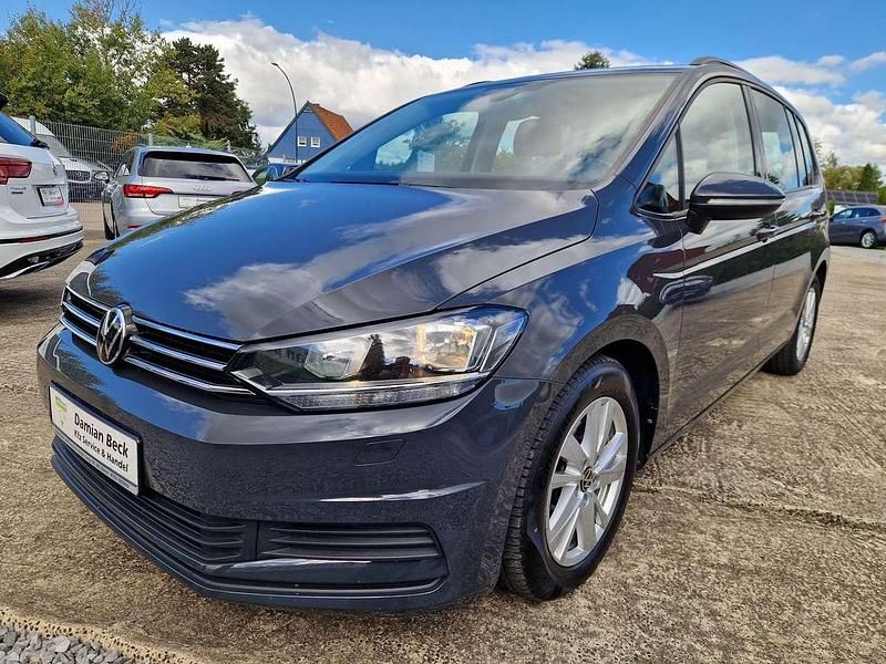 Uranograu/cinza urano Gebraucht 2022 VW Touran Comfortline Van / Kleinbus | 18.300 € (Superpreis) - Bild 1/4