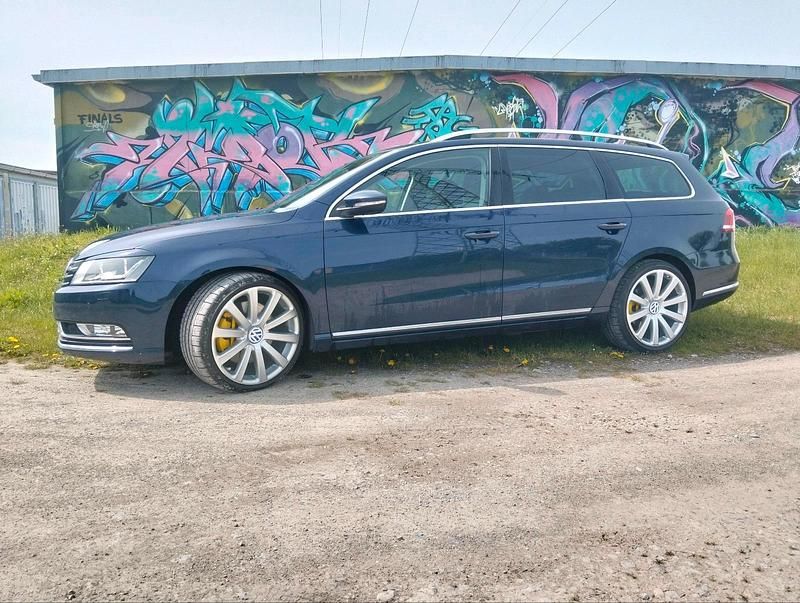 Gebraucht VW Passat R 299 PS (219 kW) 2011 Blau Kombi