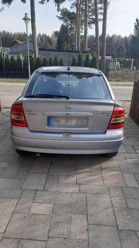 Gebraucht Opel Astra 101 PS (74 kW) 2002 Silber Limousine