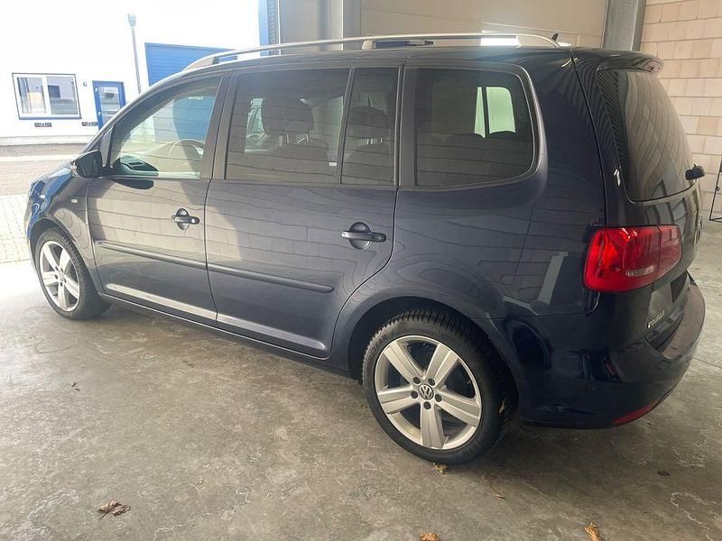 Gebraucht VW Touran Cup 140 PS (102 kW) 2015 Night blue metallic Van / Kleinbus