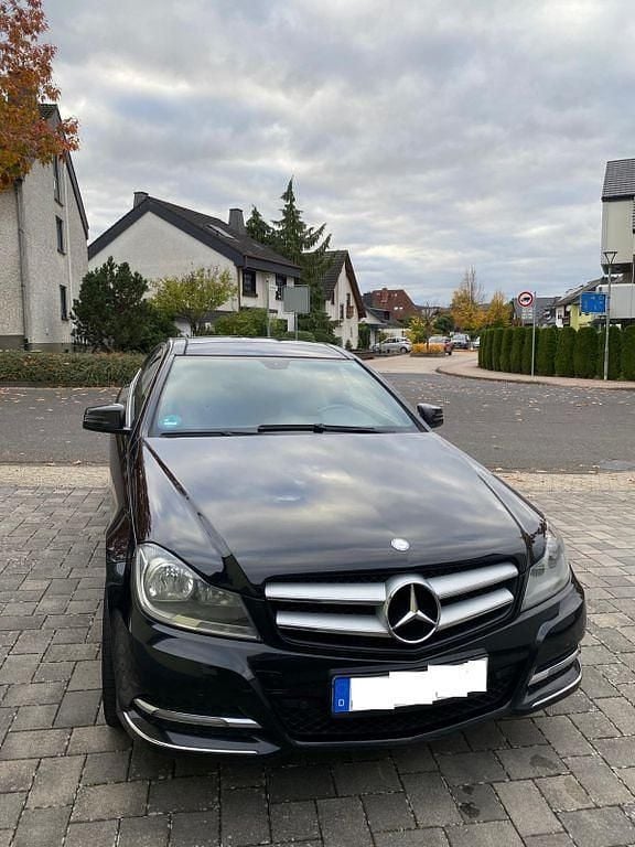 Schwarz Gebraucht 2012 Mercedes C180 Coupé | 7.300 € (Guter Preis) - Bild 1/4