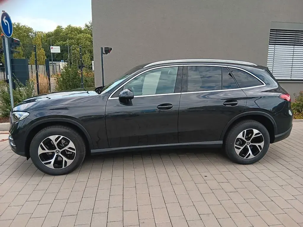 Gebraucht Mercedes GLC220 197 PS (144 kW) 2025 Schwarz SUV