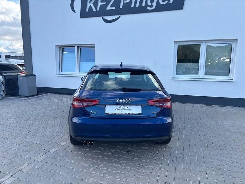 Gebraucht Audi A3 Ambiente 150 PS (110 kW) 2015 Blau Limousine