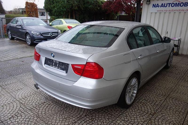Gebraucht BMW 325 218 PS (160 kW) 2010 Silber Limousine