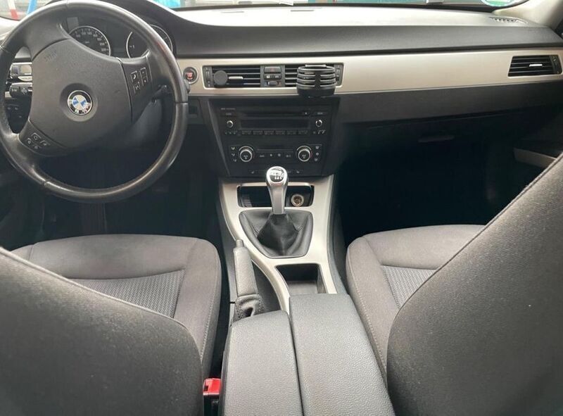 Schwarz Gebraucht 2009 BMW 320 Limousine | 5.690 € (Guter Preis) - Bild 1/4