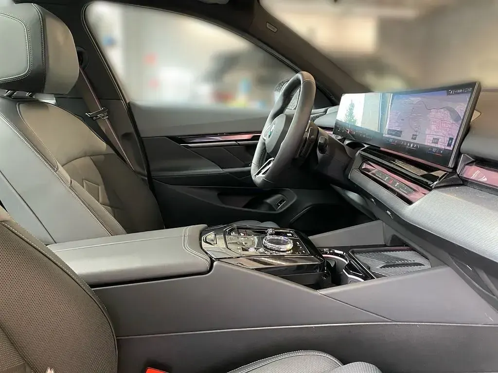 Gebraucht BMW 540 Performance 303 PS (222 kW) 2026 Grau Kombi