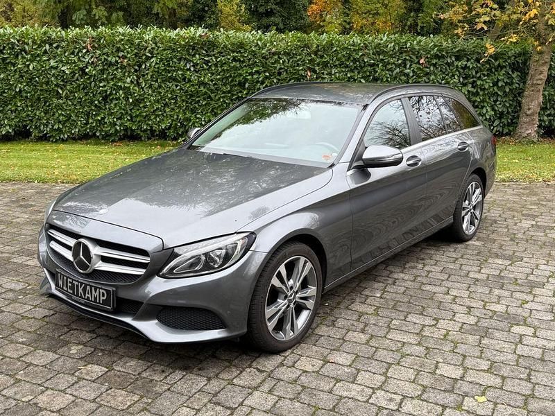 Grau Gebraucht 2017 Mercedes C200 Limousine | 14.500 € (Superpreis) - Bild 1/4