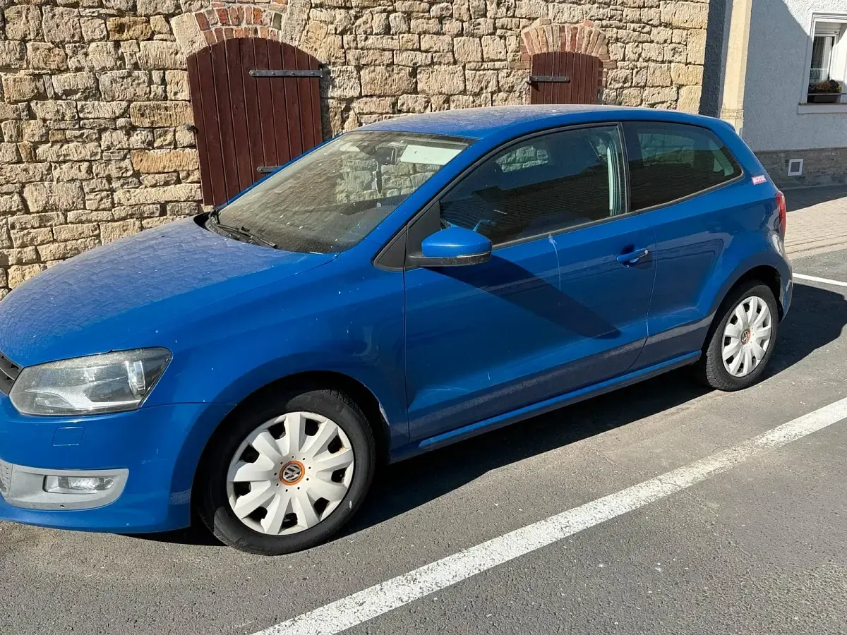 Gebraucht VW Polo 90 PS (66 kW) 2011 Blau Kleinwagen