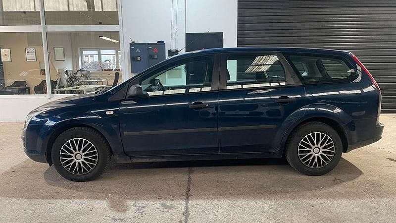 Gebraucht Ford Focus Trend 109 PS (80 kW) 2005 Blau Limousine
