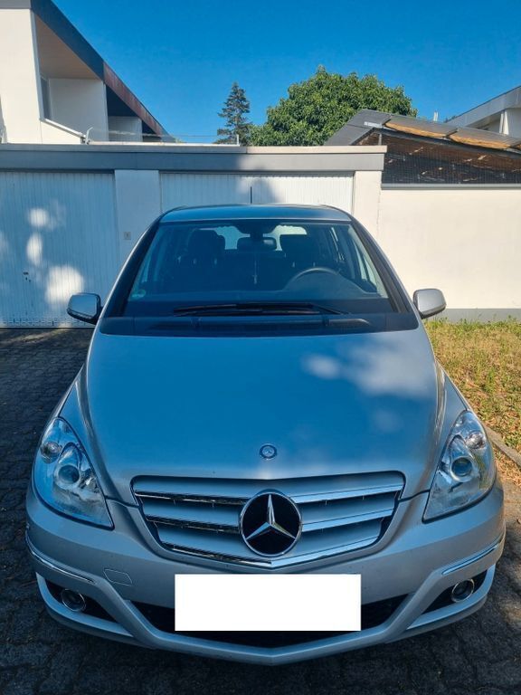 Silber Gebraucht 2010 Mercedes B180 Van / Kleinbus | 4.800 € (Superpreis) - Bild 1/4