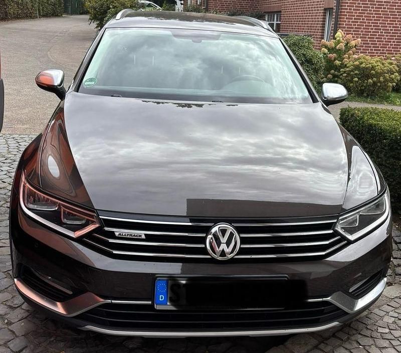 Braun Gebraucht 2016 VW Passat Alltrack Kombi | 15.999 € (Guter Preis) - Bild 1/4