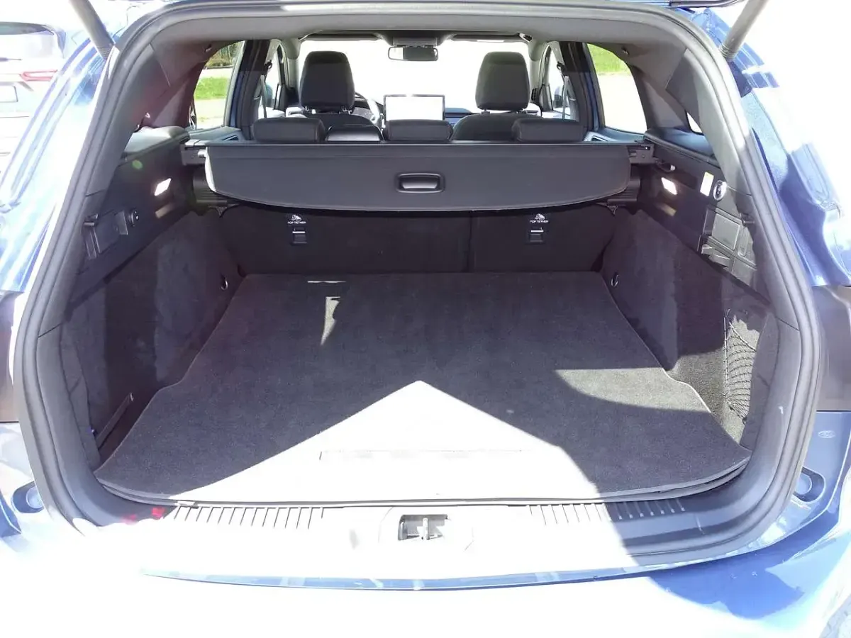 Gebraucht Ford Focus ST-Line 155 PS (114 kW) 2023 Chromablau metallic Kombi