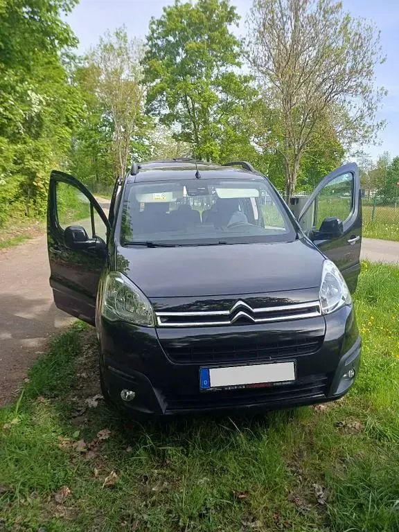 Used Citroën Berlingo PureTech 110 HP (80 kW) 2018 Black Minivan