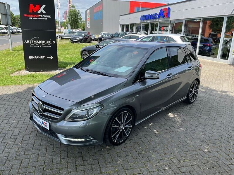 Grau Gebraucht 2012 Mercedes B180 Van / Kleinbus | 6.450 € (Fairer Preis) - Bild 1/4