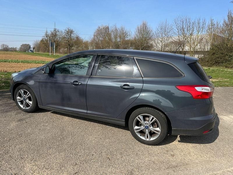 Gebraucht Ford Focus SYNC Edition 101 PS (74 kW) 2014 Blau Kombi