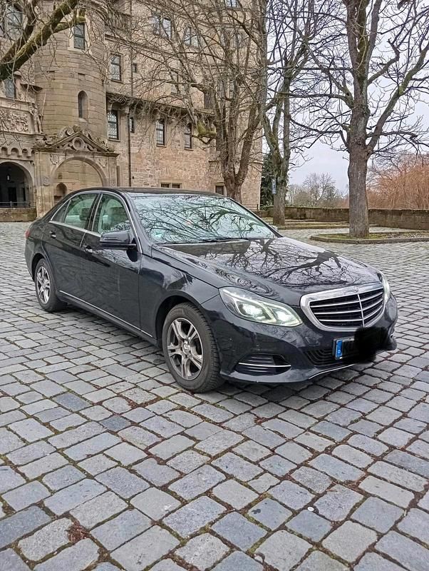 Gebraucht Mercedes E220 170 PS (125 kW) 2014 Schwarz Limousine