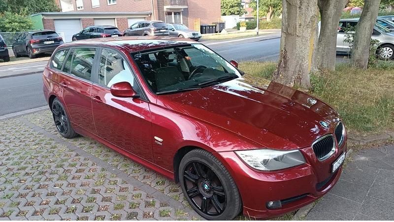 Rot Gebraucht 2012 BMW 320 Kombi | 5.000 € (Superpreis) - Bild 1/4