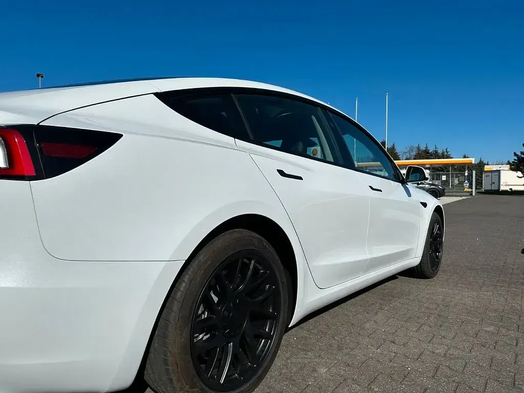 Usado Tesla Model 3 RWD 208 kW (283 CV) 2024 Blanco Berlina