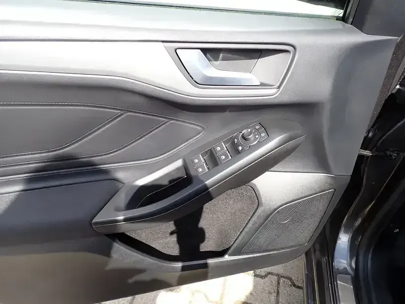 Gebraucht Ford Focus ST-Line 155 PS (114 kW) 2022 Grau Kombi