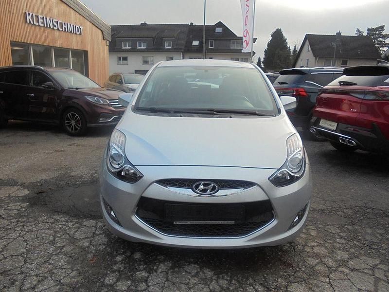 Gebraucht Hyundai ix20 Techniq 125 PS (91 kW) 2014 Silber Kleinwagen